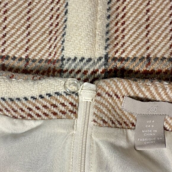 H&M Neutral Plaid Mini Skirt - Picture 3 of 6